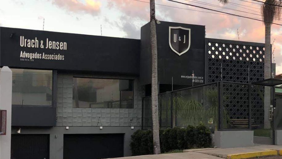 Read more about the article Aqui prezamos pela desburocratização do Direito